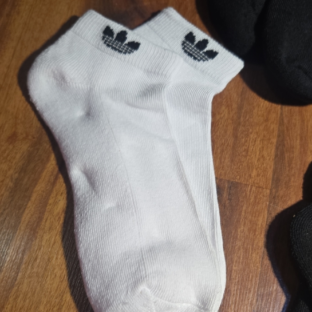 adidas Men's Athletic Socks - Black, Gray, and White NEW 4 PAIRS - Picture 4 of 7